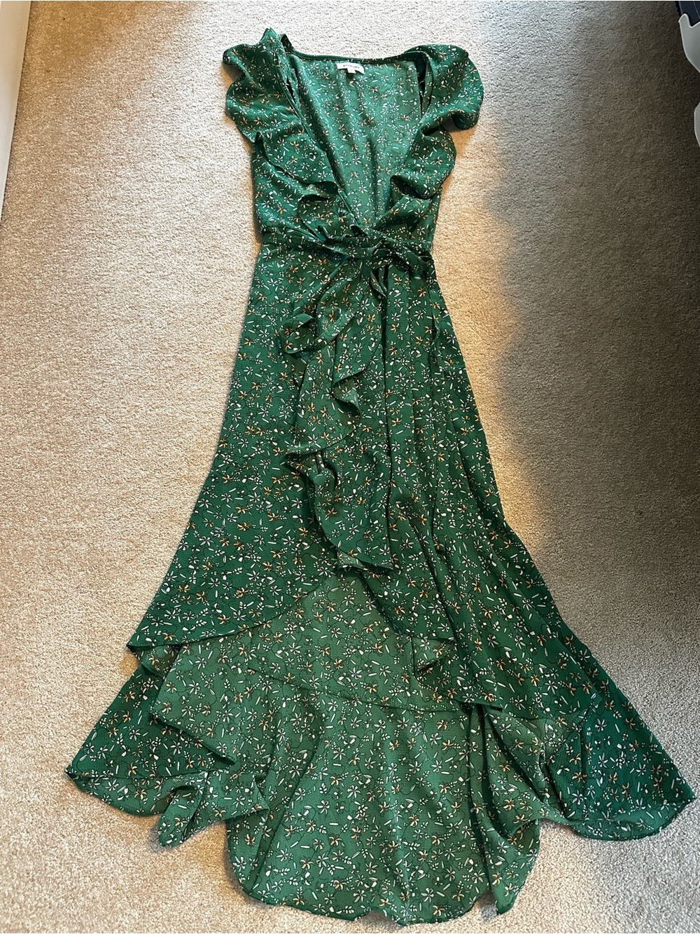 Max Studio true wrap dress boho Green vibrant Floral Ruffle- size small